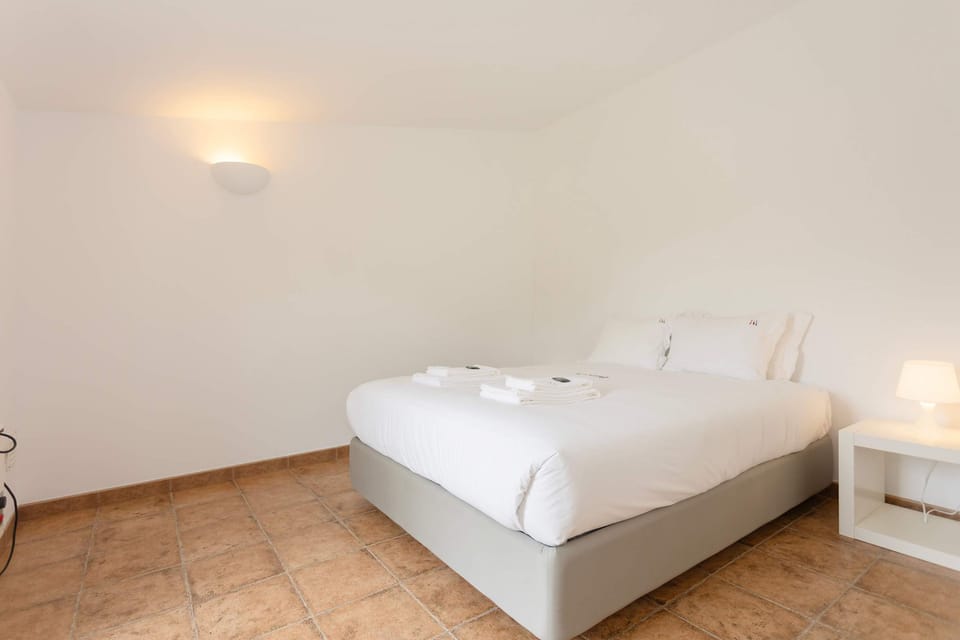 Liiiving in Gaia - Sunny Pool House Apartment in Vila Nova de Gaia