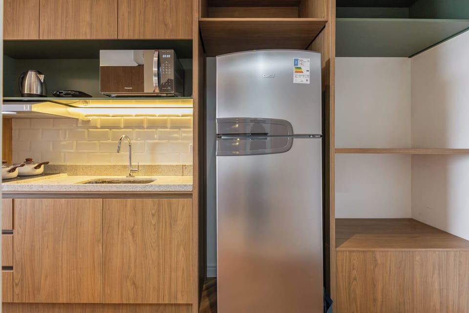 Elite Apartment, 1 Double Bed, Balcony, City View | Private kitchen