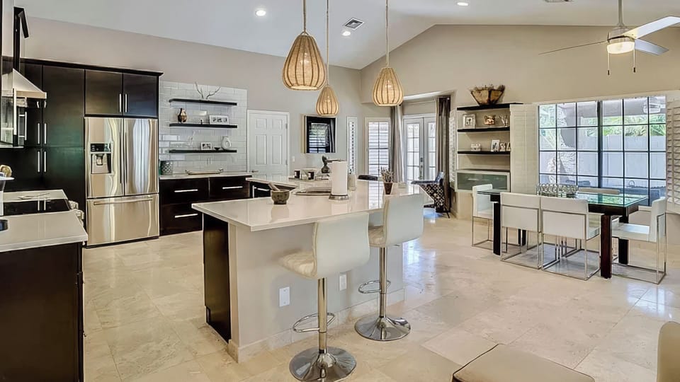 House (5 Bedrooms) | Interior