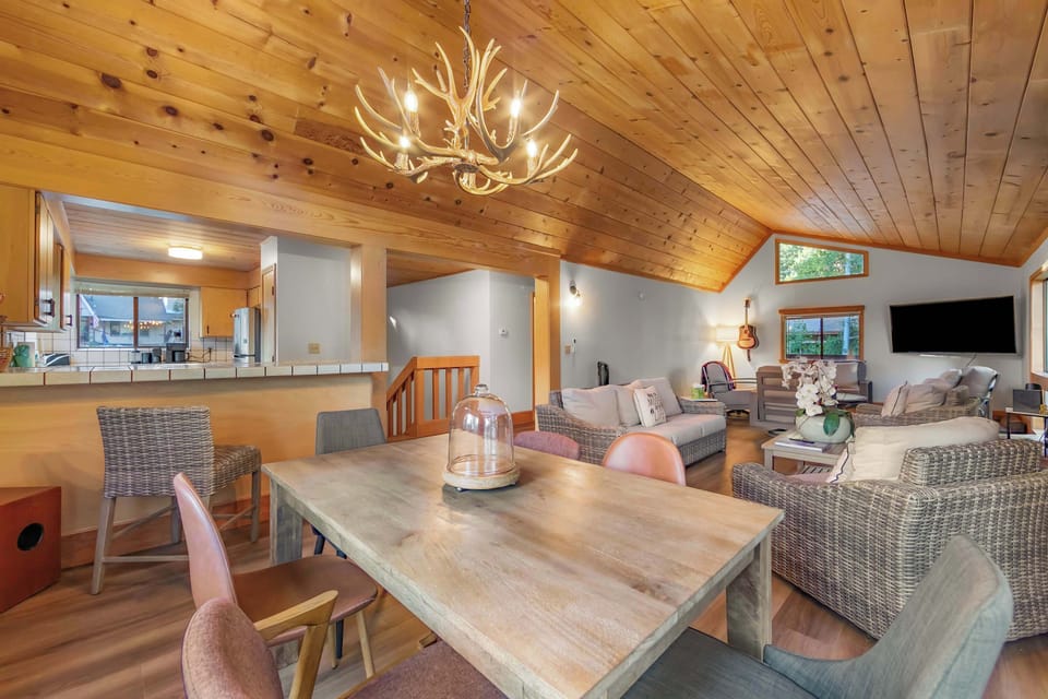 House, Multiple Beds, Mountain View (Granite Heights) | Living area