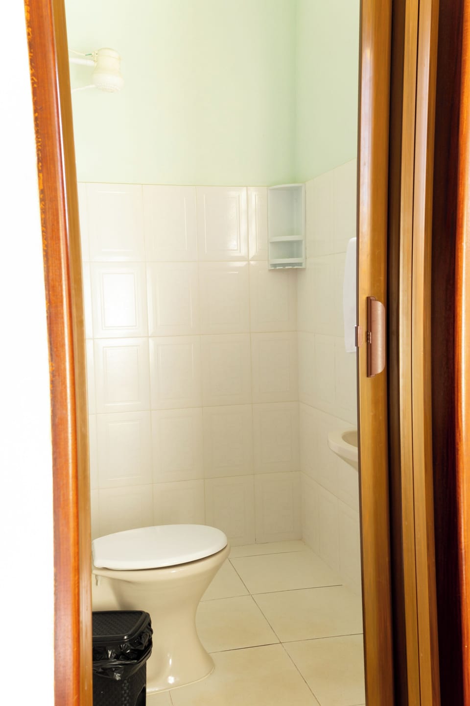 Shower, free toiletries, towels, soap