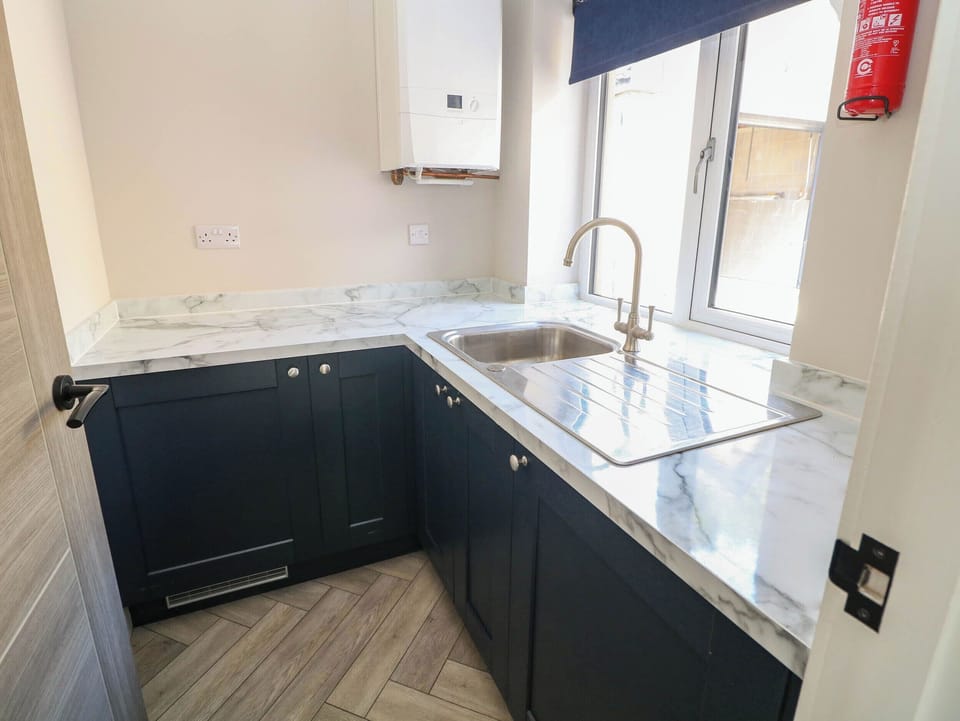 Dishwasher, cookware/dishes/utensils