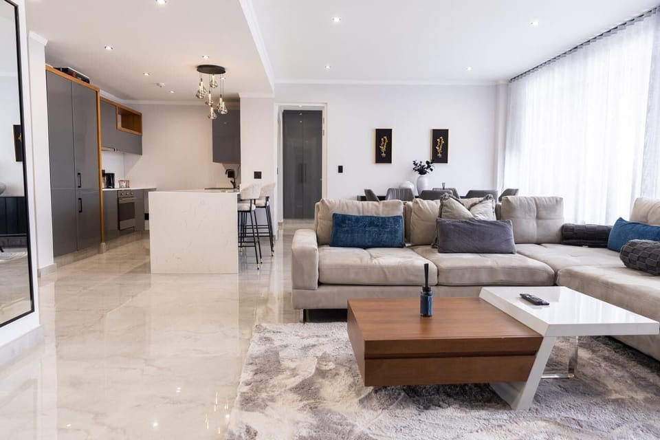 Basic Double or Twin Room, Garden View | Living area
