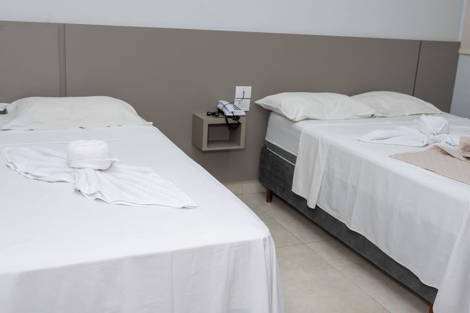 Deluxe Twin Room | Desk, laptop workspace, iron/ironing board (on request), WiFi (free)