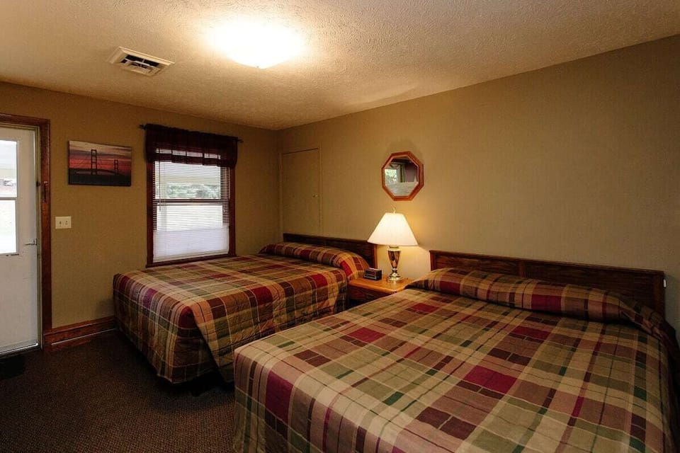Deluxe Double Room, Non Smoking | Desk, blackout drapes, iron/ironing board (on request), WiFi (free)