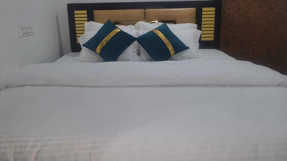 Deluxe Double Room | Bed sheets