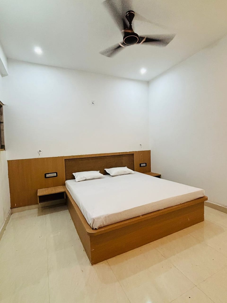 Standard Single Room, Balcony | WiFi (free), bed sheets