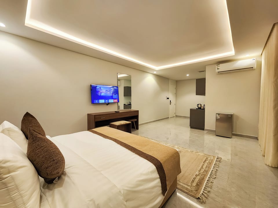 Deluxe Double or Twin Room, Courtyard View | In-room safe, blackout drapes, iron/ironing board (on request)