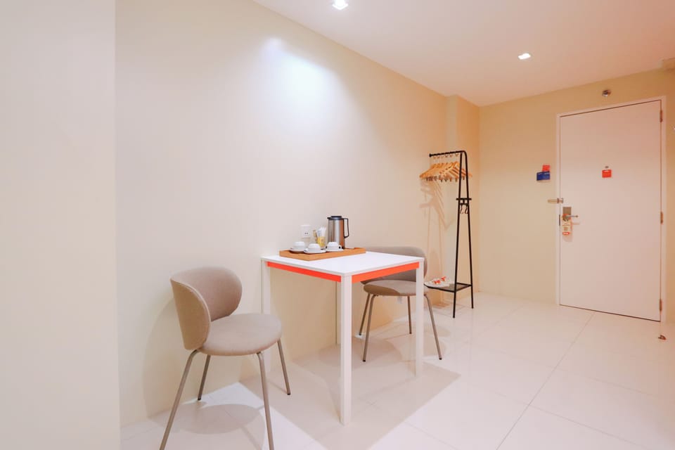 Deluxe Vibe | Desk, WiFi (free)