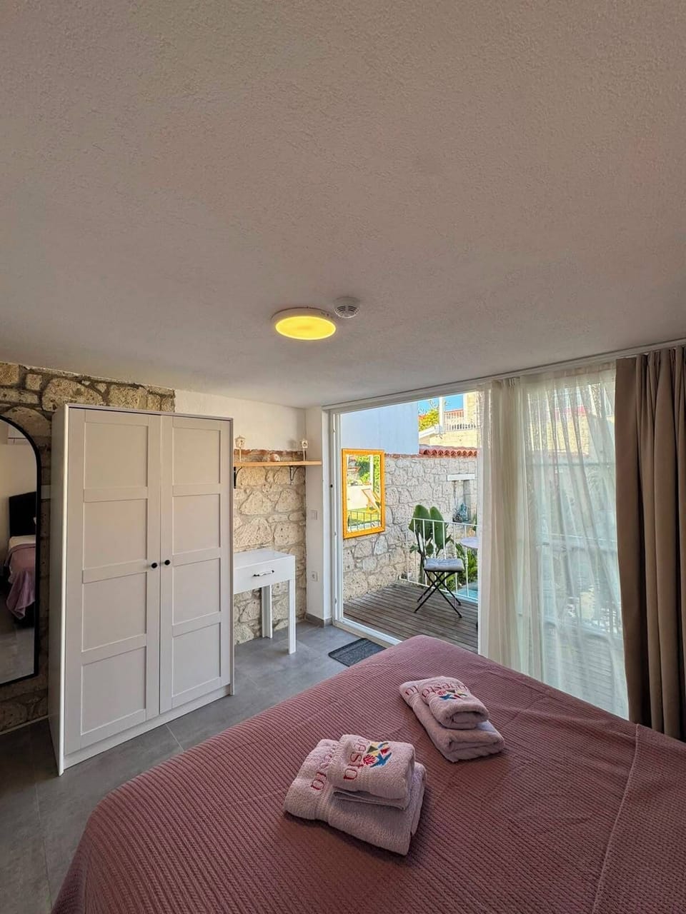 Superior Room, Pool View | In-room safe, laptop workspace, blackout drapes, soundproofing