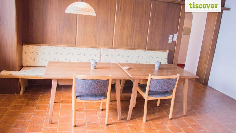 Apartment, 2 Bedrooms, Mountain View (Large) | In-room dining