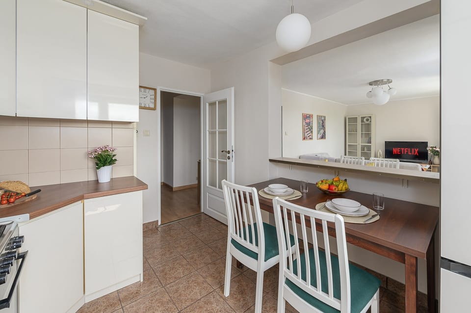 Comfort Apartment, 2 Bedrooms, City View | Private kitchen | Electric kettle, highchair, griddle, cleaning supplies