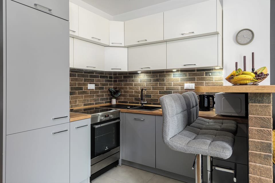 Deluxe Apartment, 2 Bedrooms, Courtyard View | Private kitchen | Electric kettle, highchair, griddle, eco-friendly cleaning products