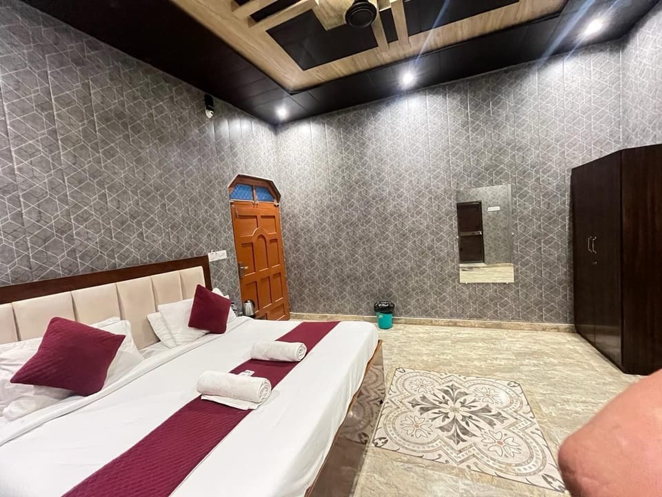 Basic Single Room | Premium bedding, WiFi (free)