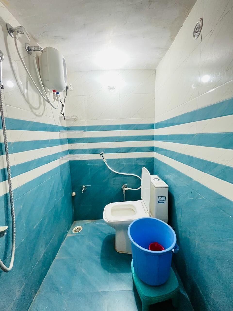 Basic Single Room | Bathroom | Shower, free toiletries, soap, shampoo