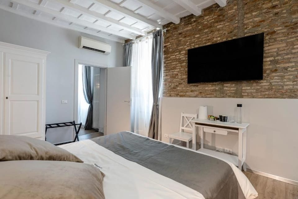 Superior Double Room, City View | In-room safe, blackout drapes, iron/ironing board, WiFi (free)