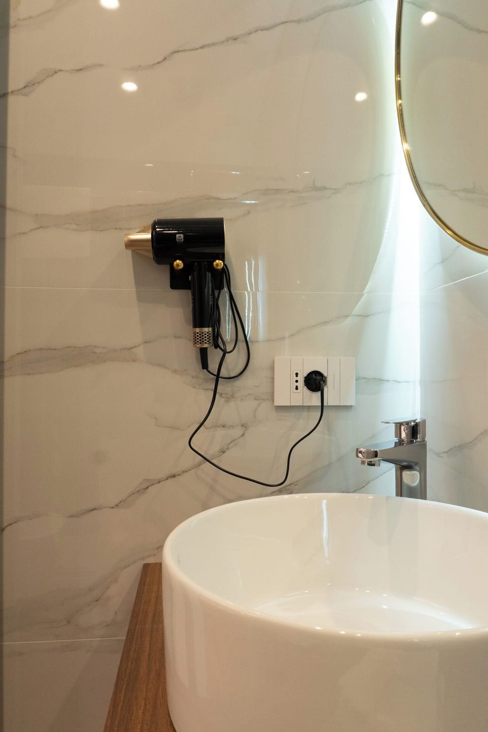 Standard Quadruple Room, Balcony, City View | Bathroom | Hair dryer, towels, soap, shampoo