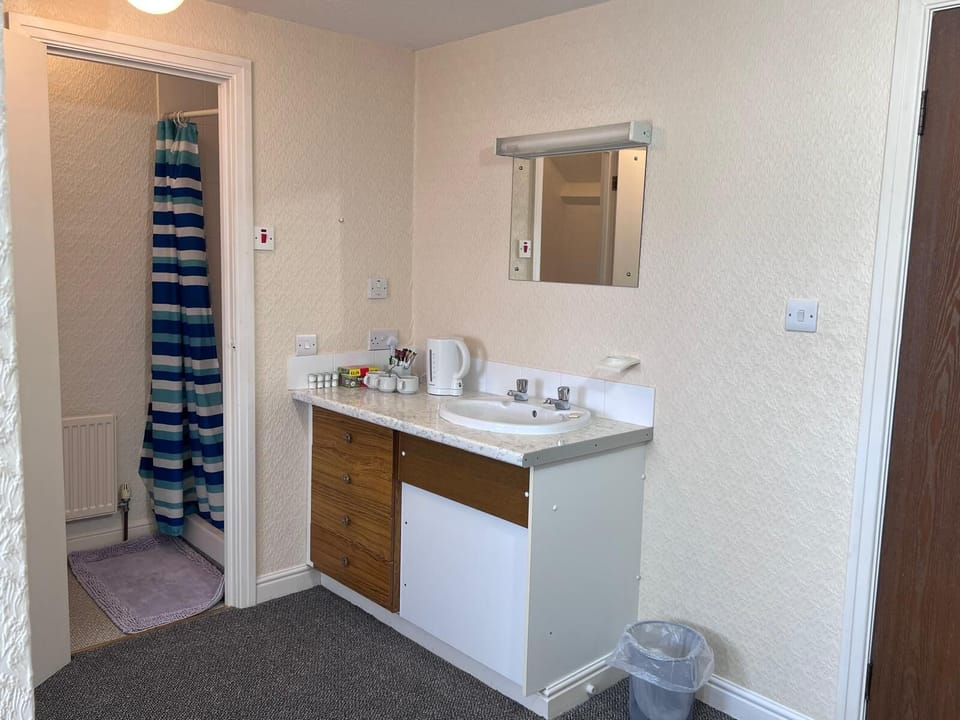 Family Room, Sea View | Bathroom | Towels, soap, toilet paper