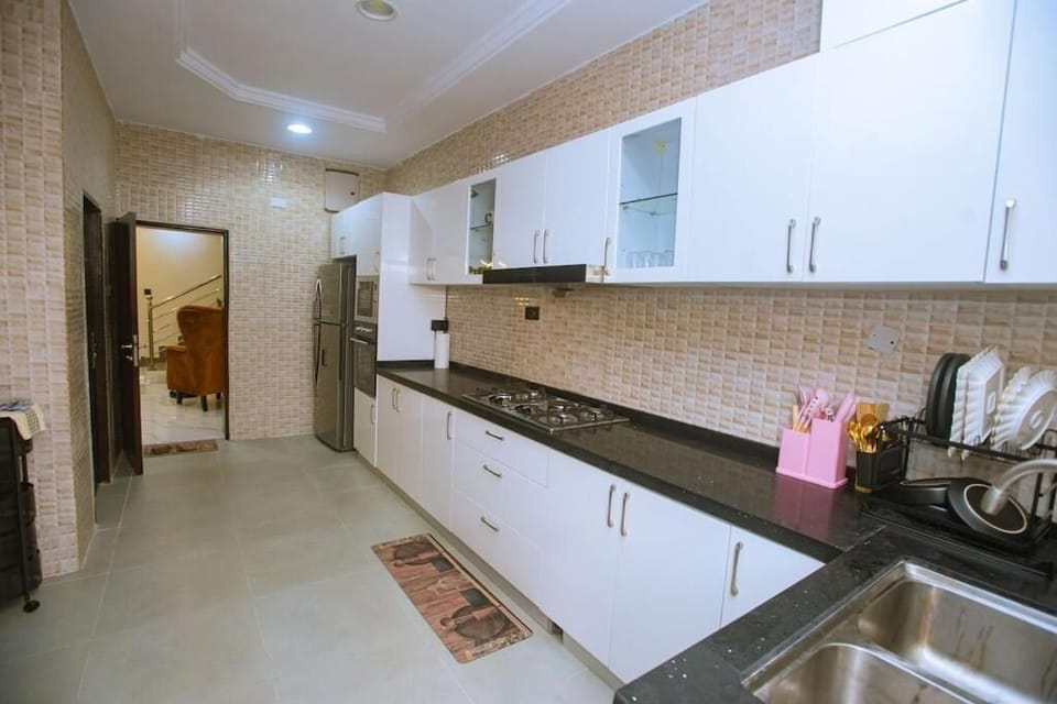 Deluxe Apartment, Balcony, City View | Private kitchen | Fridge, microwave, oven, stovetop