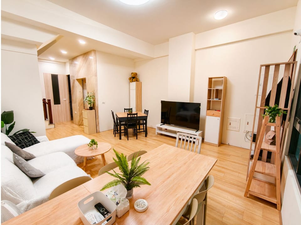 Comfort Suite, Balcony, Mountain View | Living area