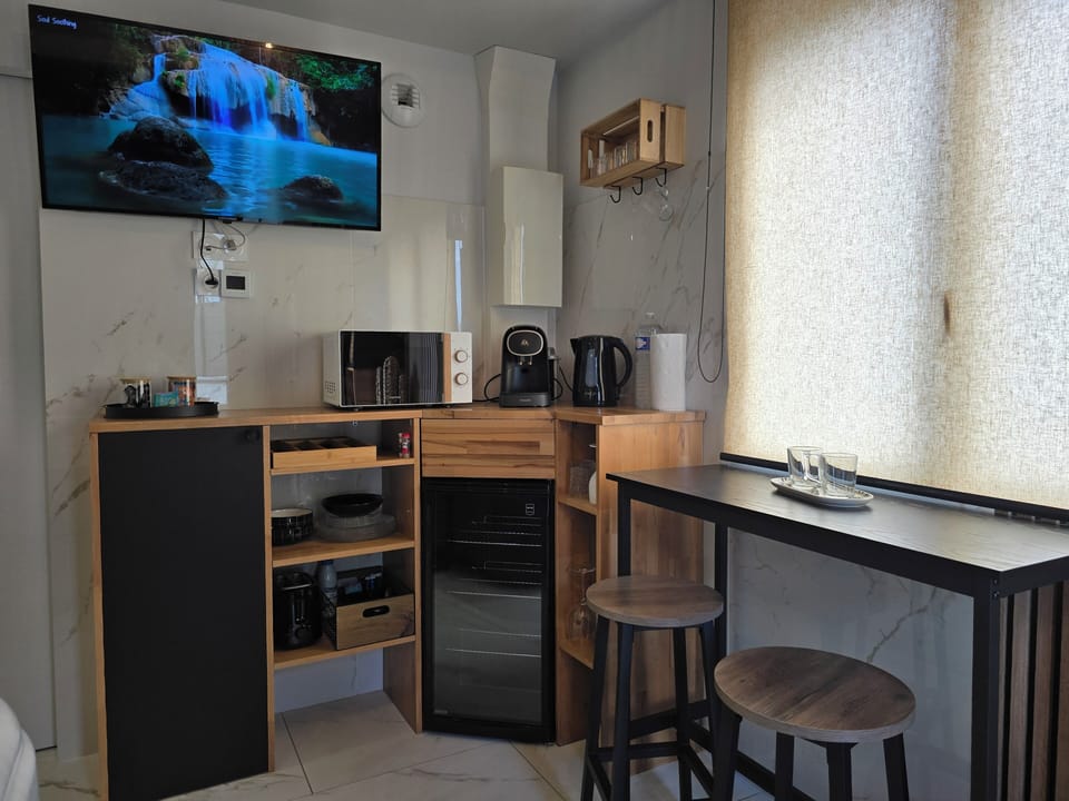 Deluxe Double Room, Sauna | Coffee and/or coffee maker