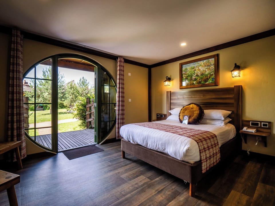 Family Cabin (Enchanted Village Lodge) | WiFi (free), bed sheets