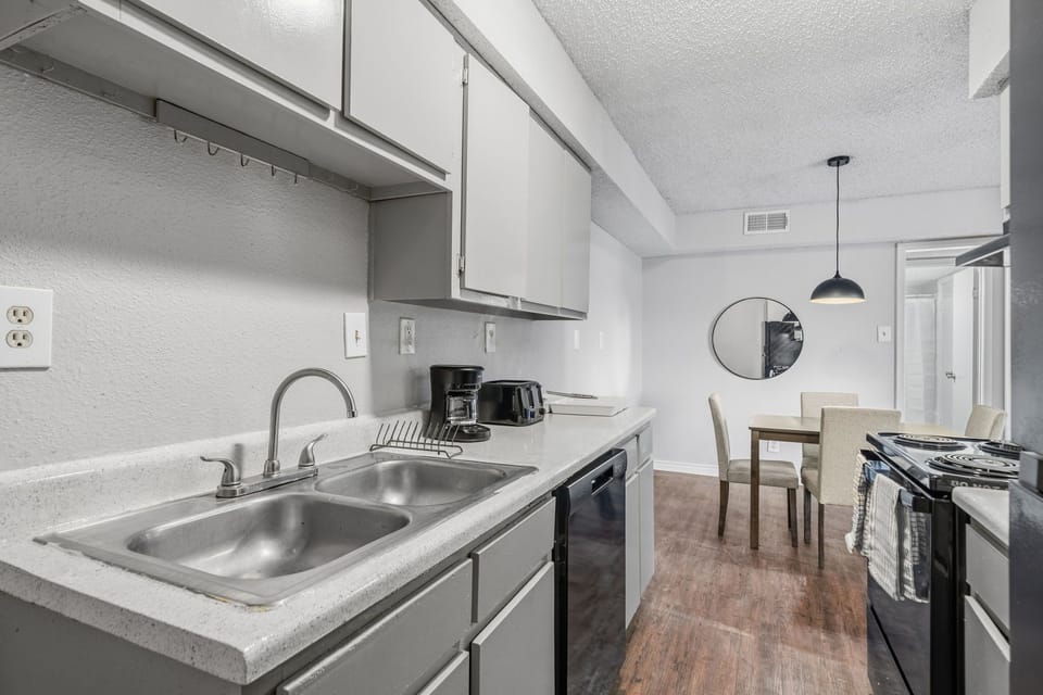 Apartment, Patio, Courtyard View | Private kitchen