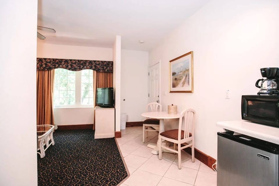Executive Suite | Private kitchen | Coffee/tea maker