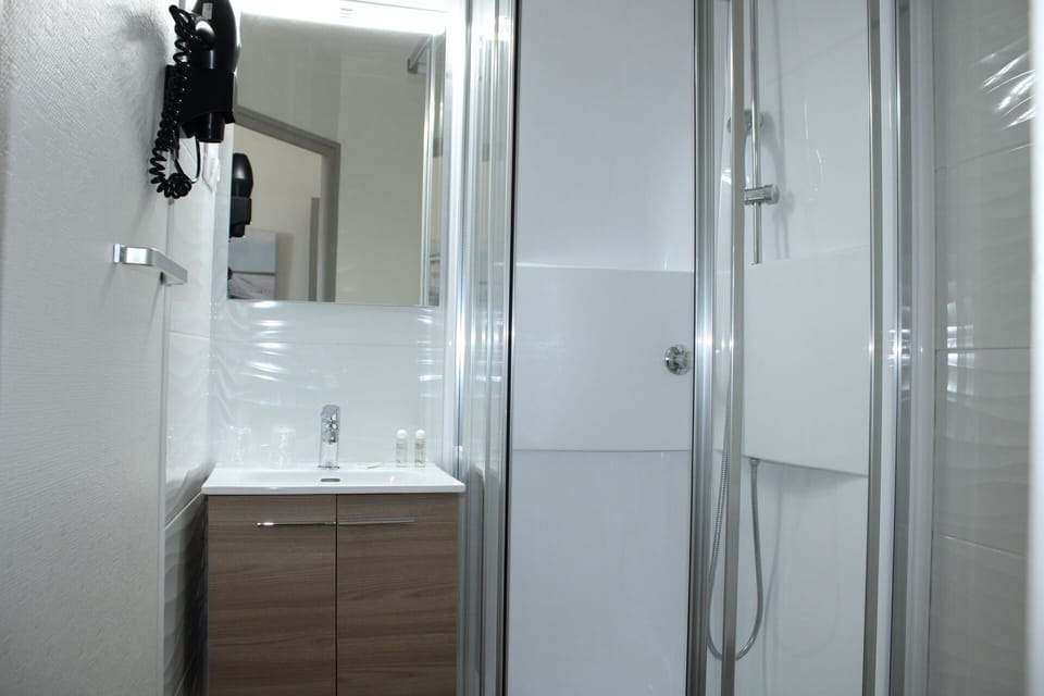 Double Room, Courtyard View (Patio side) | Bathroom | Hair dryer, towels