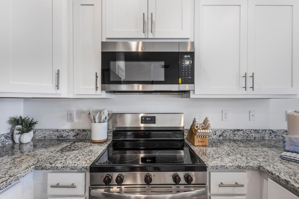 House, Multiple Beds (Lost Bay Townhome 4239) | Private kitchen