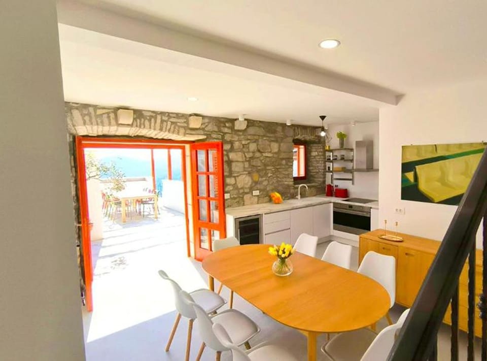 Villa (Four Bedroom Villa with Panoramic Vie) | Dining room