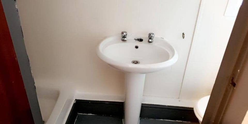 Deluxe Twin Room | Bathroom