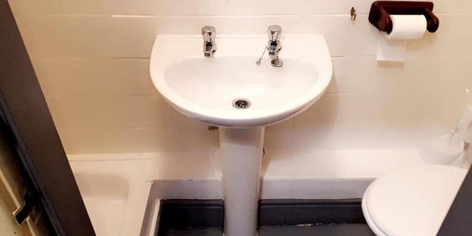 Family Room | Bathroom