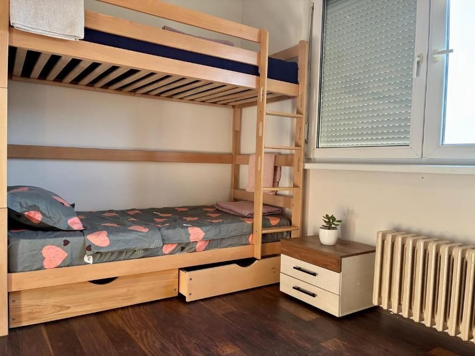 Comfort Shared Dormitory, Mountain View | Iron/ironing board, WiFi (free)