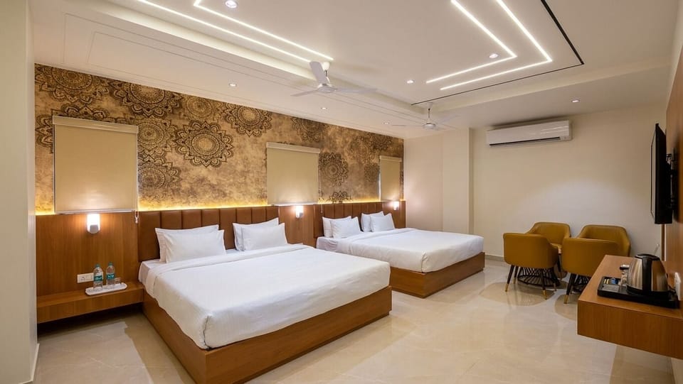 Super Deluxe Family Room | Desk, laptop workspace, rollaway beds (surcharge), WiFi (free)