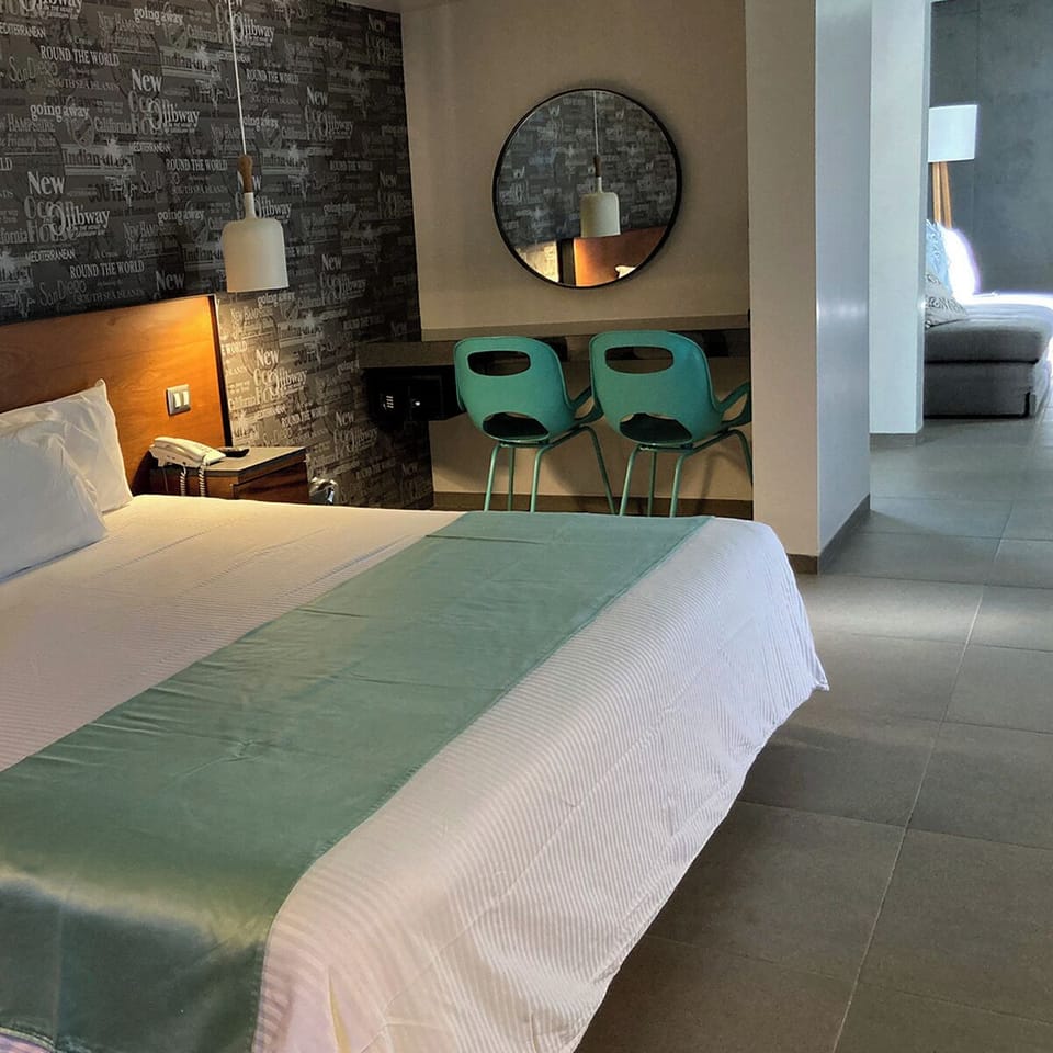 In-room safe, WiFi (free), bed sheets