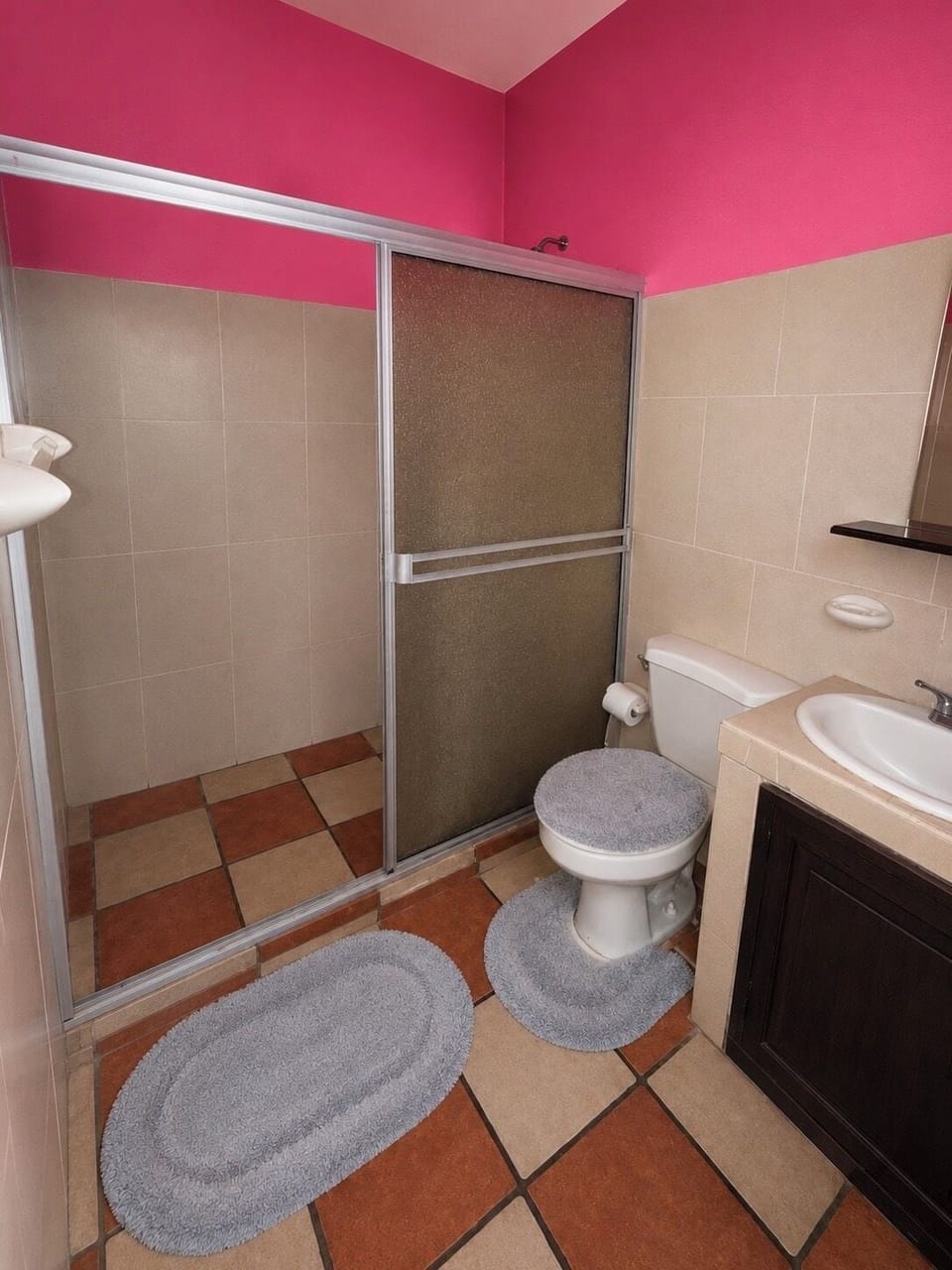 Junior Room | Bathroom | Shower, free toiletries, towels, soap