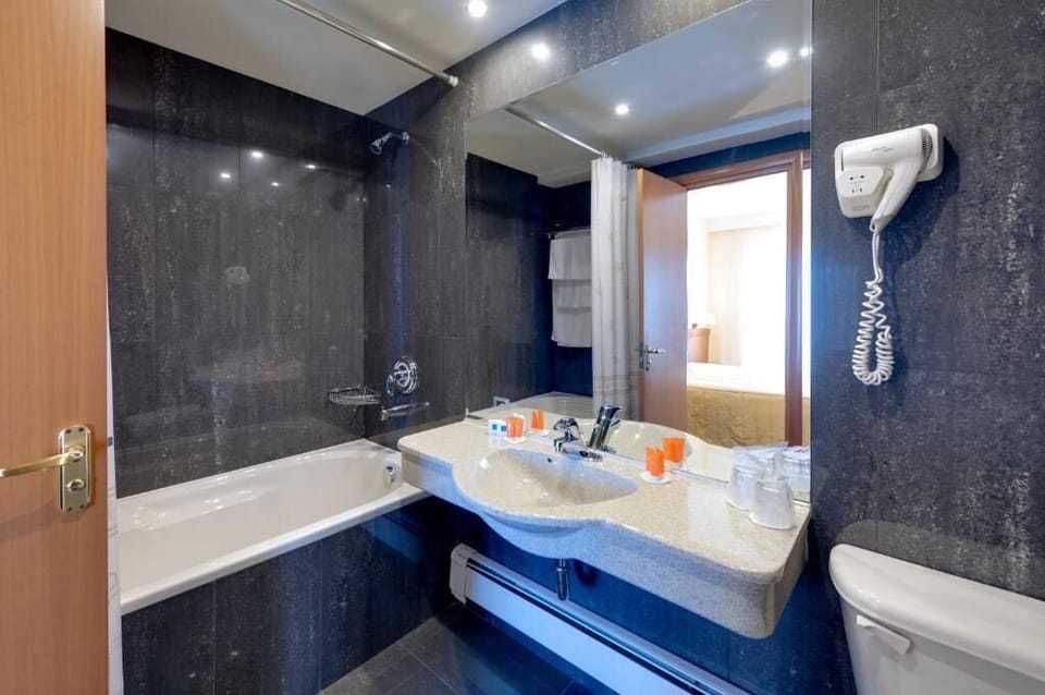 Bathtub, free toiletries, hair dryer, towels