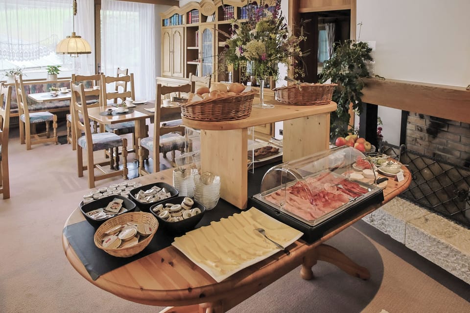 Free daily self-serve breakfast