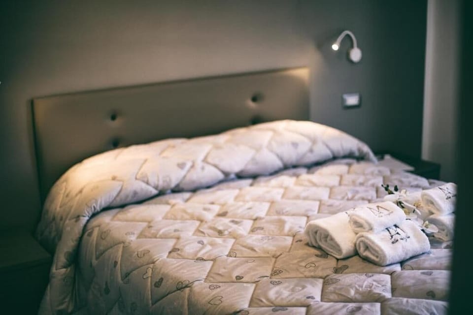 Deluxe Double Room, Balcony, Garden View | WiFi (free)