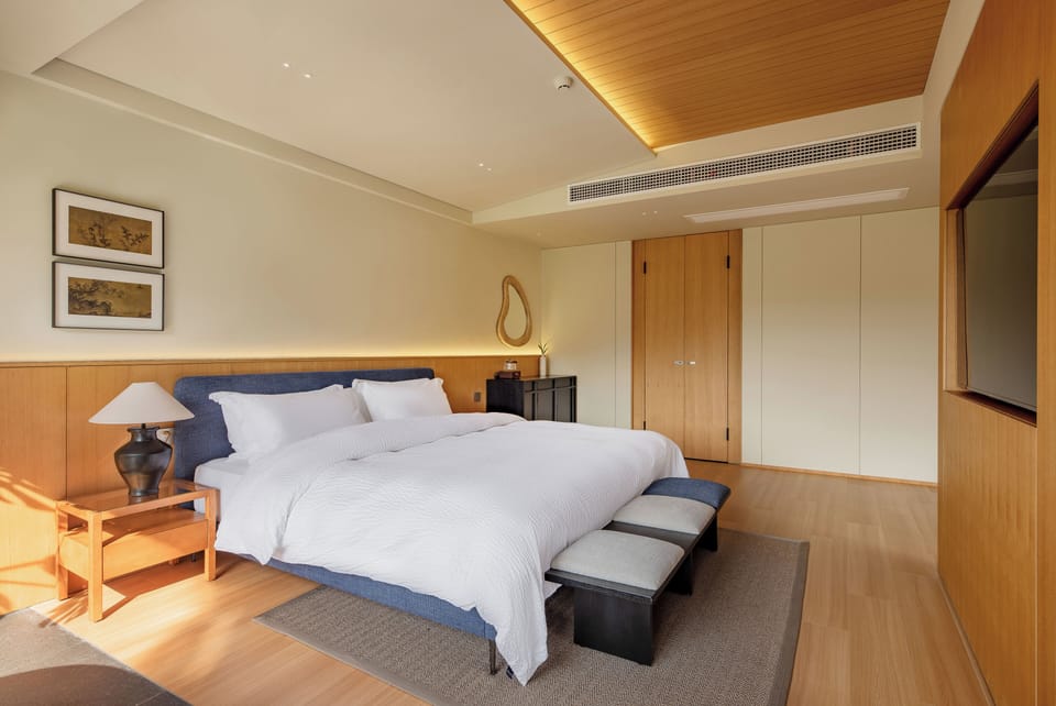 Superior Suite | Down comforters, desk, blackout drapes, WiFi (free)