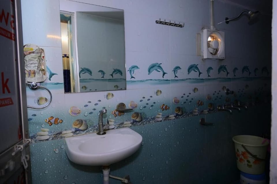 Triple Room, Balcony | Bathroom