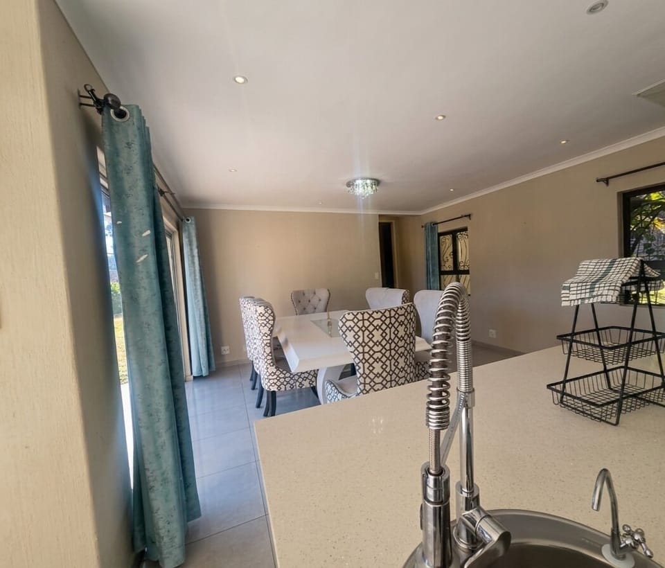 Double or Twin Room | Dining