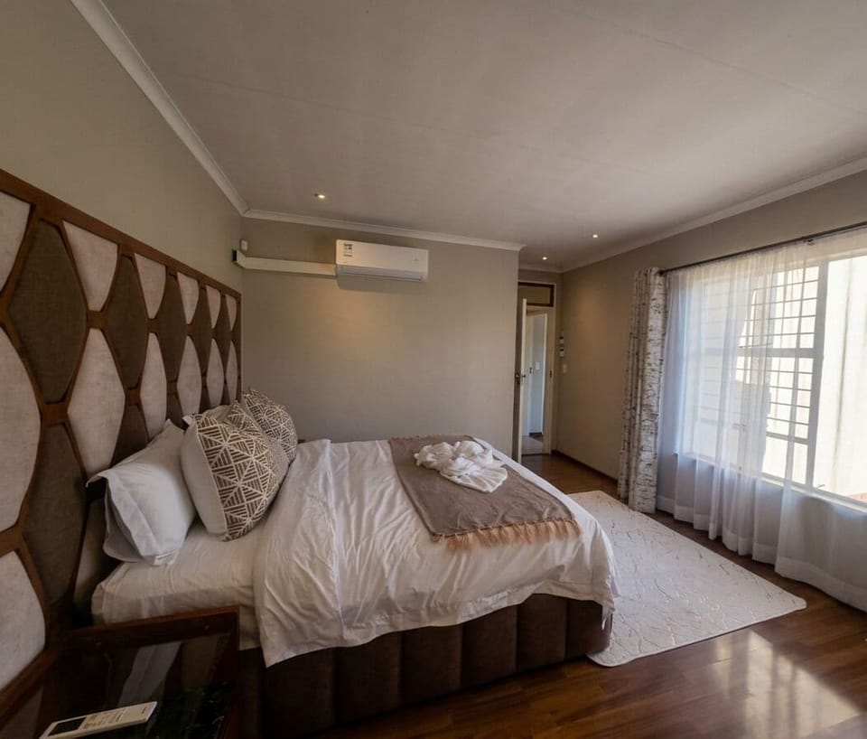 Double or Twin Room | In-room safe, iron/ironing board, WiFi (free)