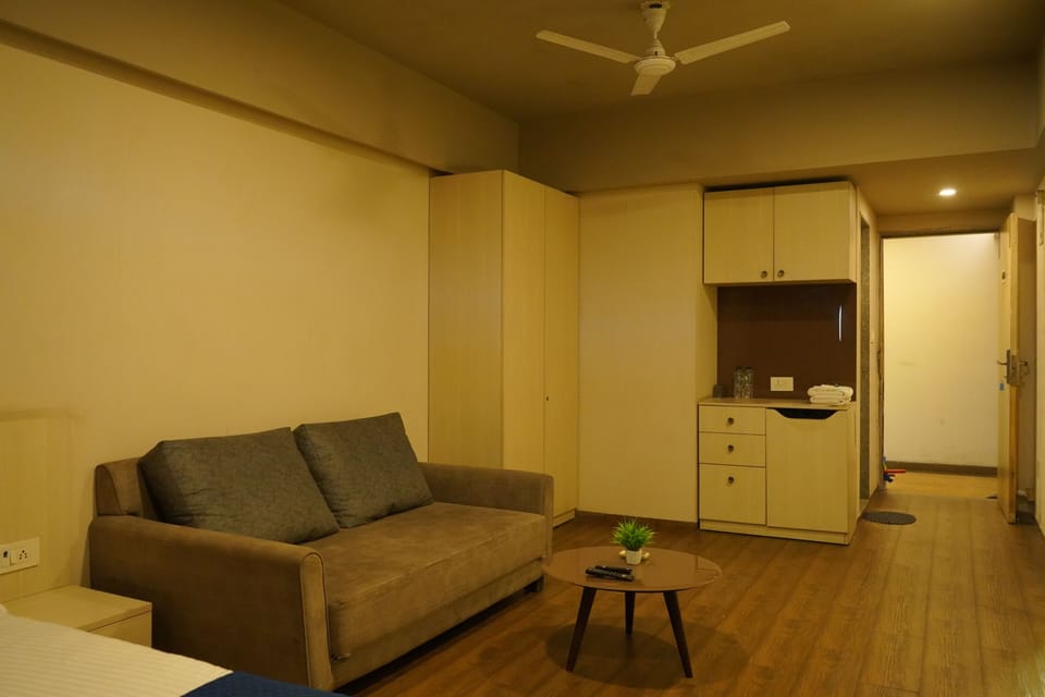 Deluxe Room, Balcony, Pool View | Interior