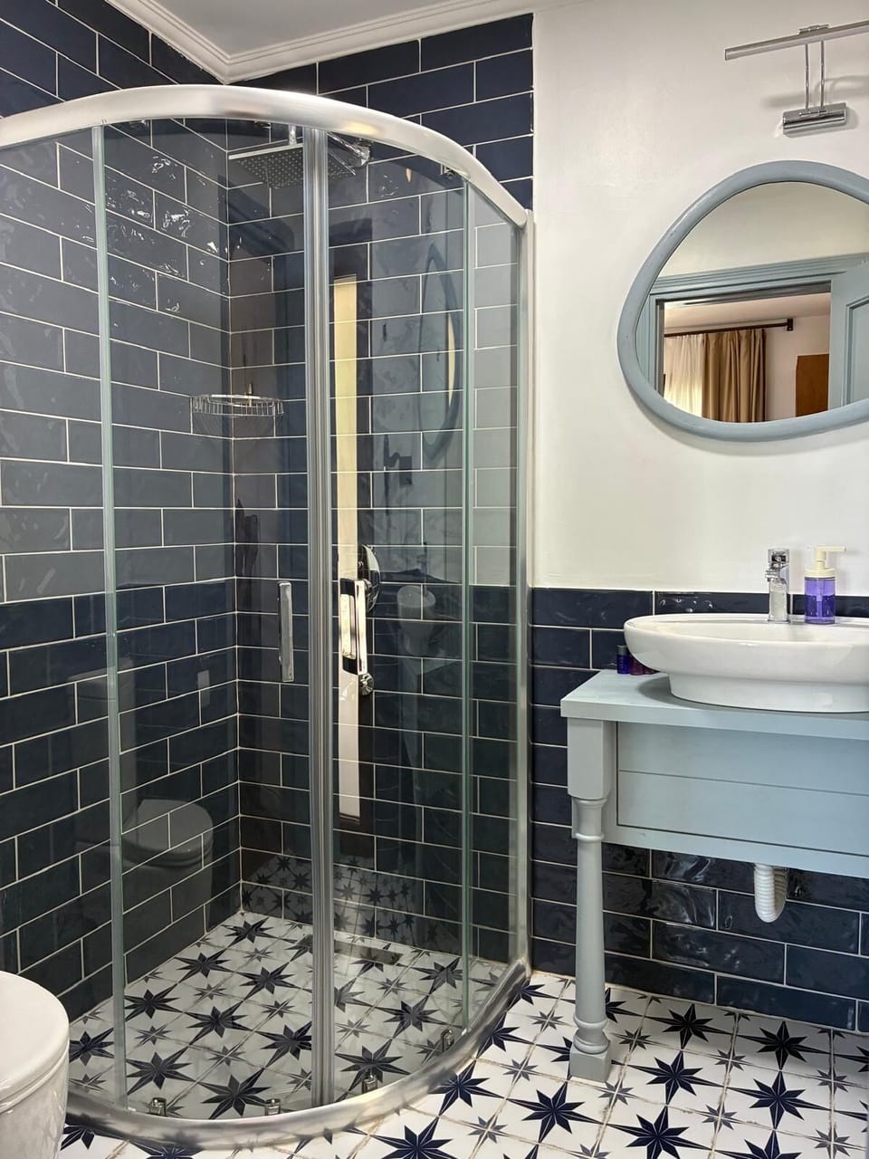 Deluxe Double Room, Sea View | Bathroom | Hair dryer, towels, soap, shampoo