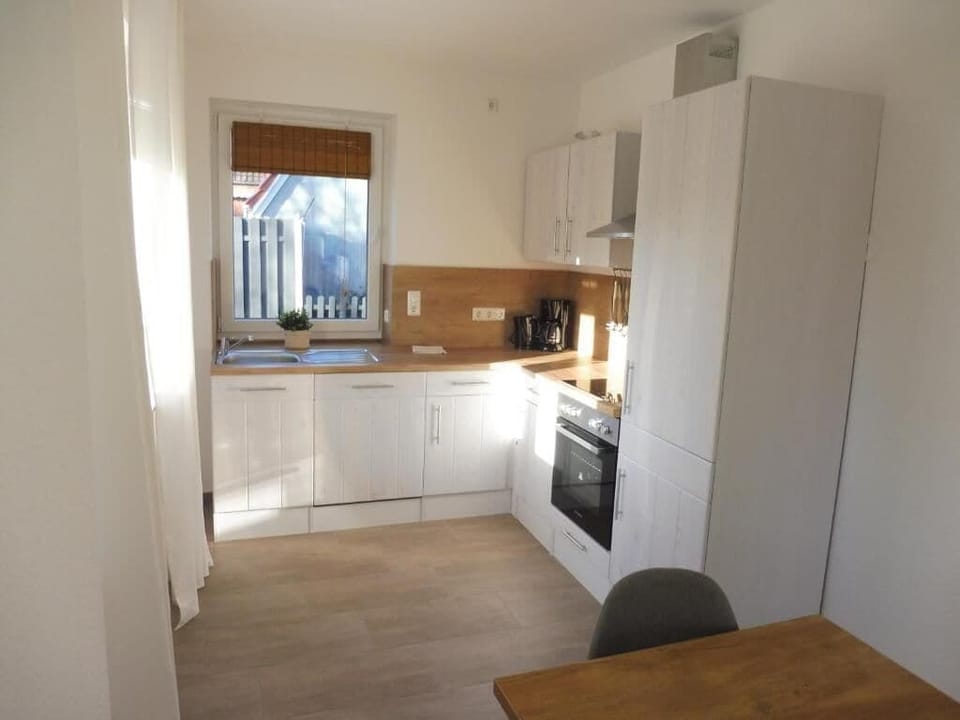 Comfort House | Private kitchen | Fridge, oven, stovetop, cookware/dishes/utensils