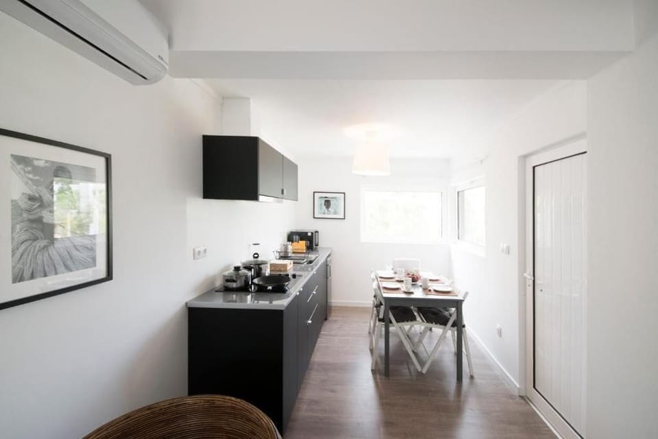 Apartment, 2 Bedrooms, Patio, Garden View | Private kitchen | Highchair