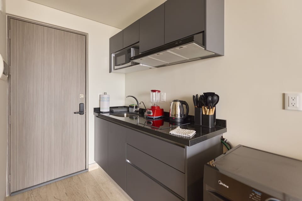 Studio, City View | Private kitchen | Fridge, microwave, stovetop, cookware/dishes/utensils