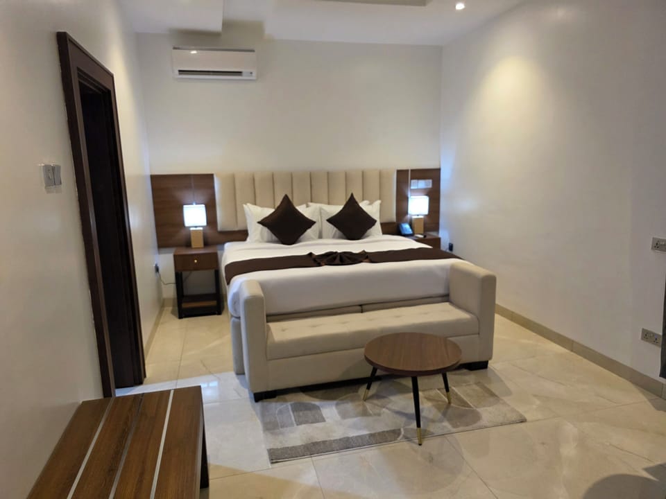 Comfort Double Room | Desk, WiFi (free)